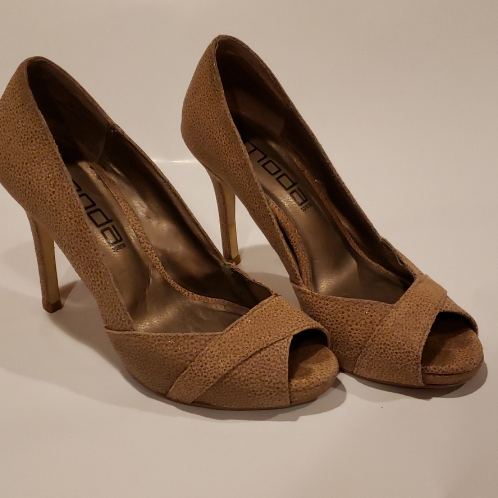 Tan Moda Spana Heels